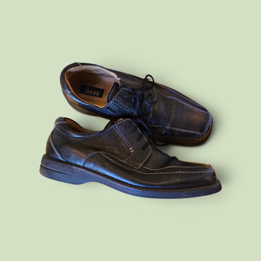 Bass Mens Black Pebbled Leather Square Toe Oxford Shoes with Contrast Stitching
